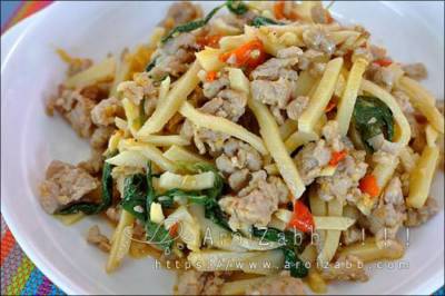 สูตรผัดกะเพราหมูสับใส่หน่อไม้ วิธีทำอาหารง่ายๆ กินเอง
