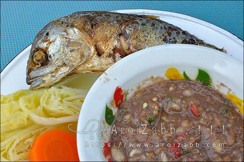 อาหารไทยๆ เมนูน้ำพริกกะปิ กับปลาทูทอด
