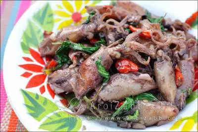 เมนูอาหารไทย หมึกกะตอยผัดกะเพรา อร่อยๆ