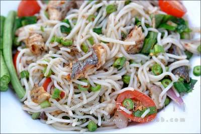 ยำขนมจีนปลาทูทอด วิธีทำเมนูอาหารง่ายๆ กินเอง