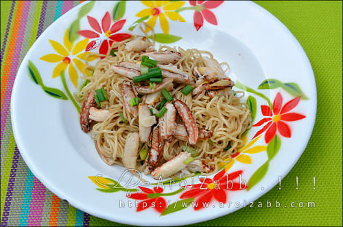 บะหมี่ปู จานนี้อาจจะดูน้อย แต่กินแล้วอิ่มปูนะ จะบอกให้