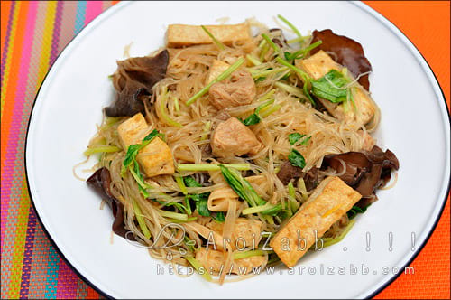 ผัดวุ้นเส้นเจ จัดใส่จาน พร้อมเสิร์ฟ