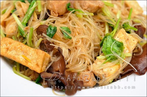 ภาพใกล้ๆ ของผัดวุ้นเส้นเจ